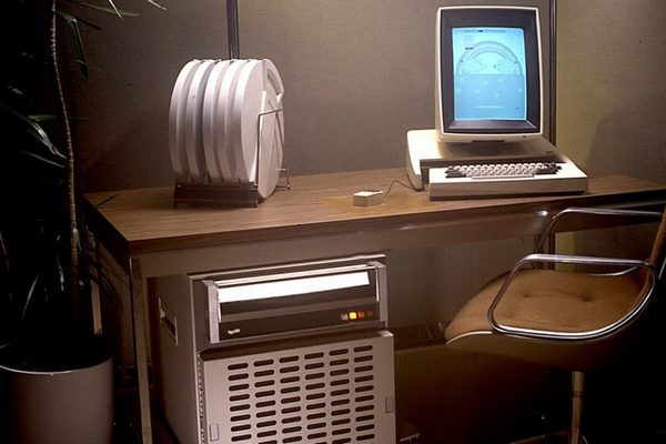 Компьютер 1982 года заставили майнить биткоины