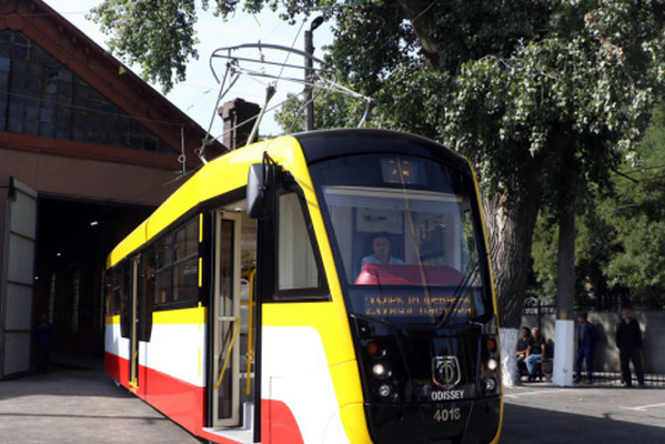 В Одессе запустили курортный трамвай