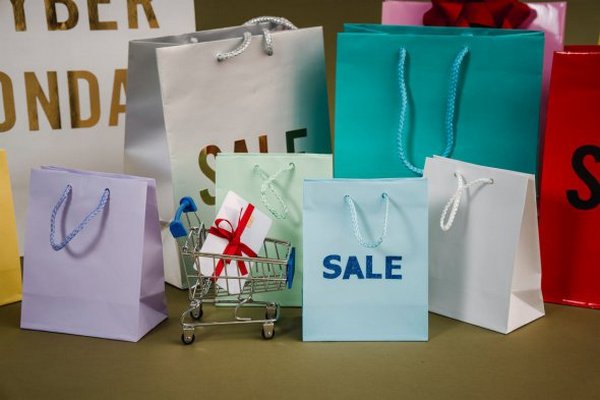 Люкс за копейки: как купить брендовые вещи в три раза дешевле