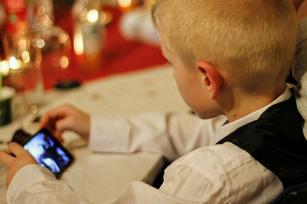 Как защитить смартфон ребенка от интернет-угроз
