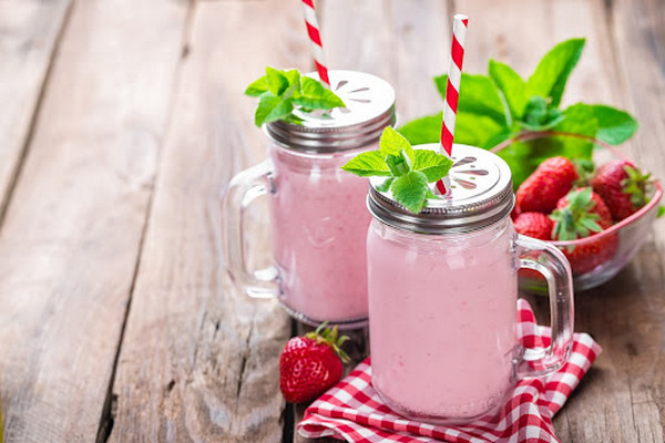 Рецепты для укрепления здоровья на основе молока ягод и фруктов