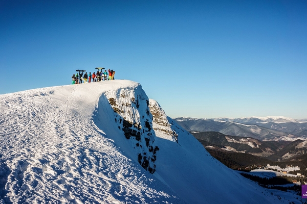 Катание на лыжах и сноубортах в Карпатах: поводы для поездки