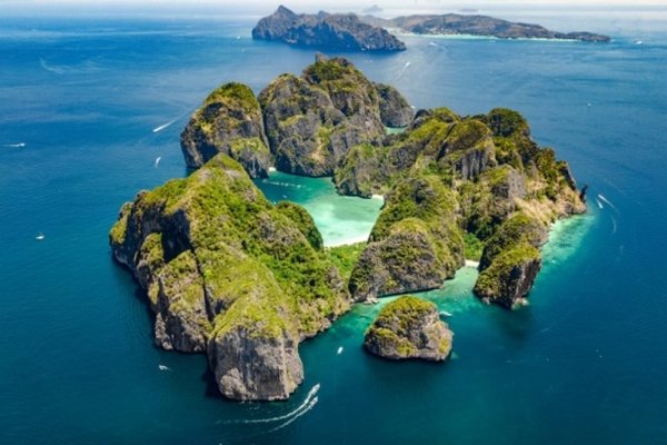 Самый известный в Таиланде пляж откроется для туристов в январе