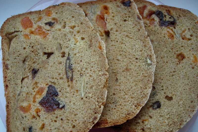 Мультиварка. Пшеничный хлеб с курагой и семечками
