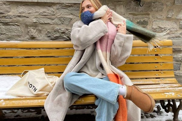 Угги – трендовая обувь зимы: вдохновляющие образы от модных трендсеттеров