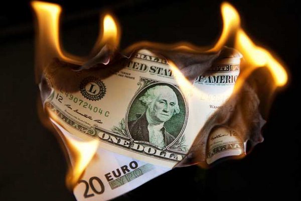 Напоминание о трусости и слабости, – соучредитель Monobank призвал не покупать доллары