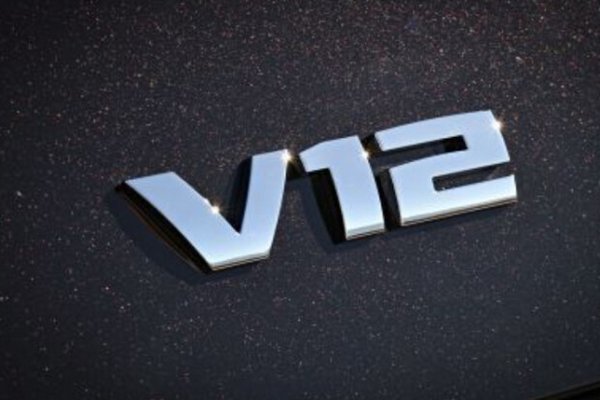 Эпоха больших двигателей подходит к концу: BMW отказывается от V12
