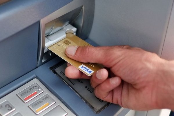 Известно, как проверить банкомат на наличие мошеннических устройств