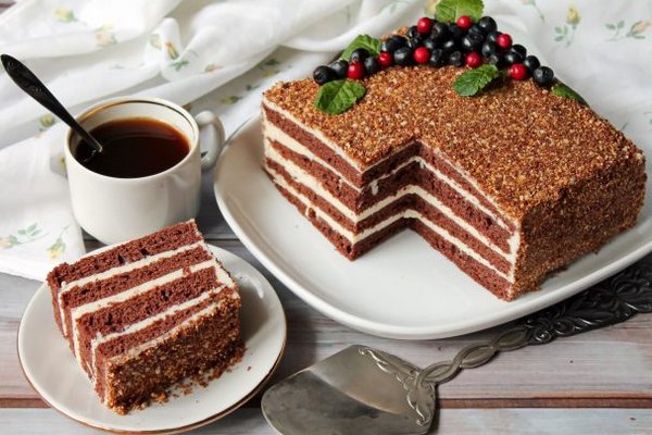 Как испечь шоколадно-медовый торт Спартак: классический рецепт
